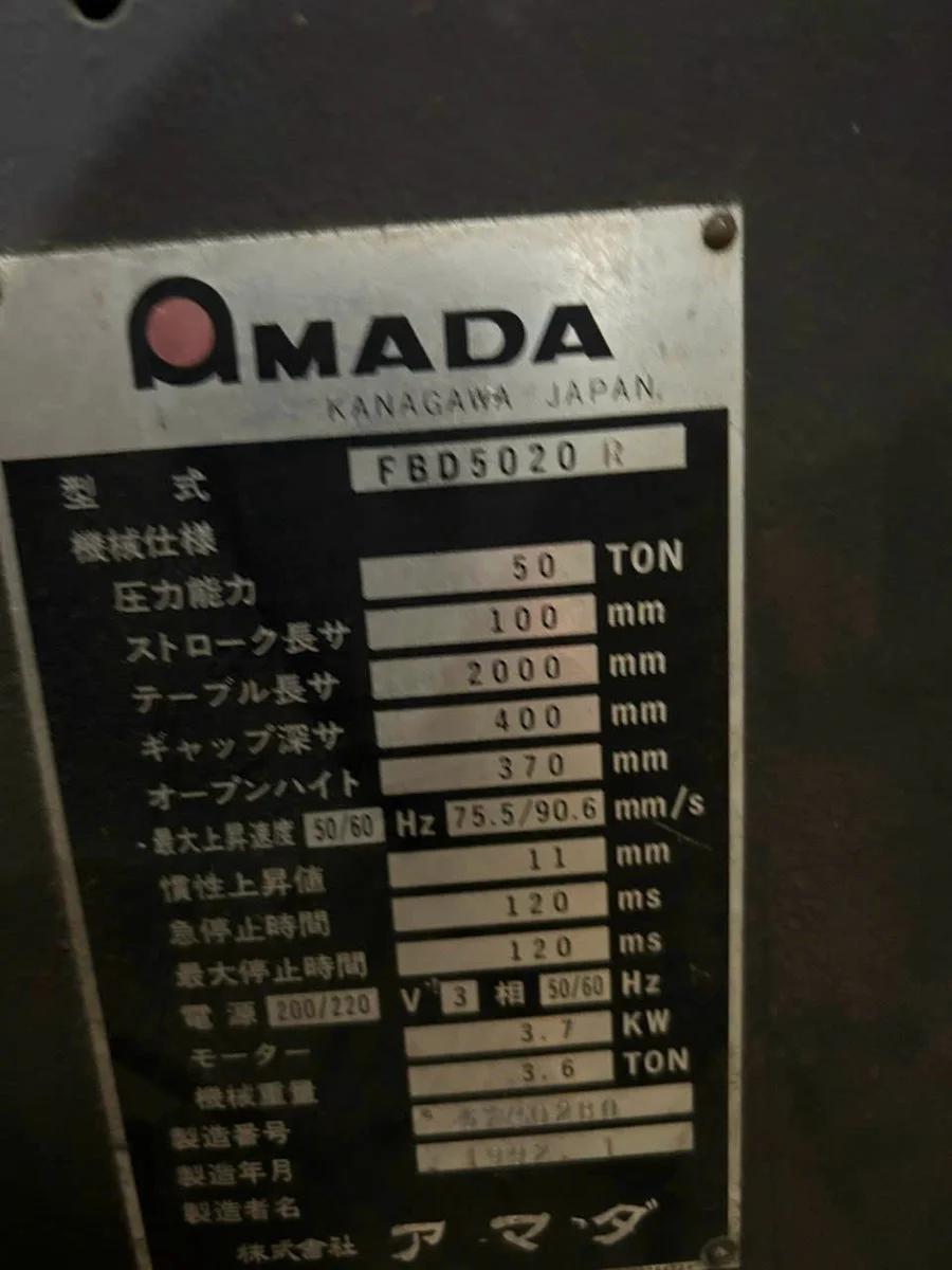 Mác máy chấn Amada FBD5020 R áp lực 50 tấn điện áp 3 pha 200/220V motor 3.7kW