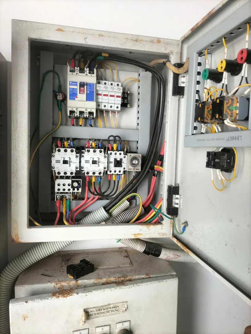 Tủ điều khiển khởi động sao tam giác cho bơm hỏa tiễn 3 pha