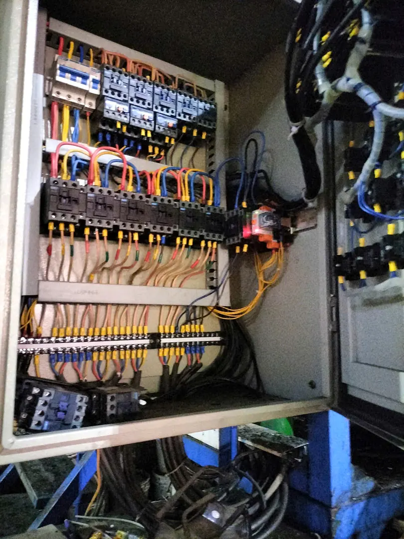 Sửa tủ điện điều khiển máy sản xuất trong dây chuyền nhà xưởng